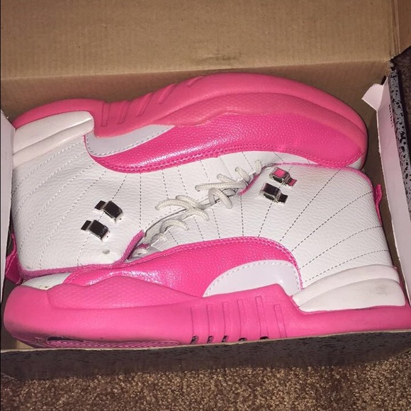 PINK JORDAN 12s