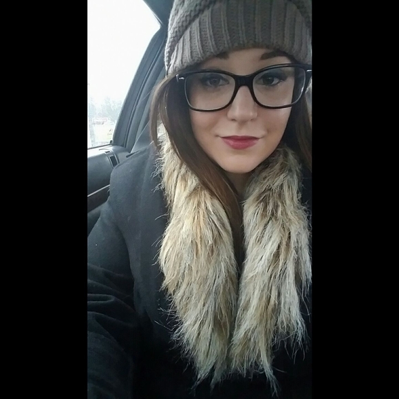 Meet your Posher, Sam - Picture 2 of 3