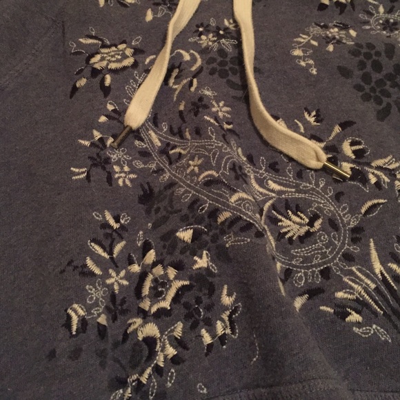 Sweatshirt - Picture 2 of 3
