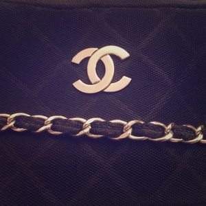 Black shoulder bag Chanel