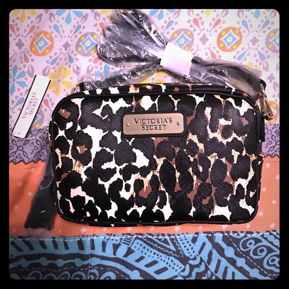 Victoria's Secret Handbags - 🎉🎉VD Sale🎉🎉 Sexy VS Crossbody Bag! Only today!