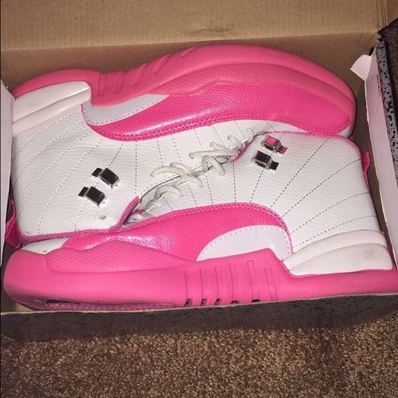 PINK JORDAN 12s