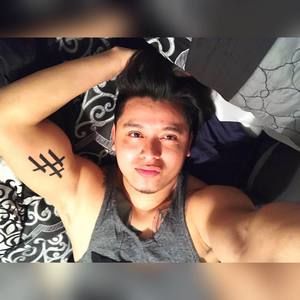 Meet your Posher, Aries angelito micky