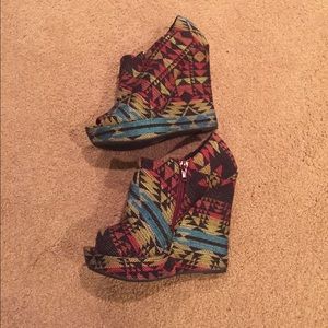 Aztec canvas wedges