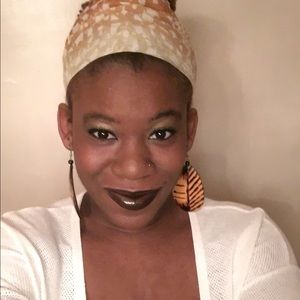Meet your Posher, Connie