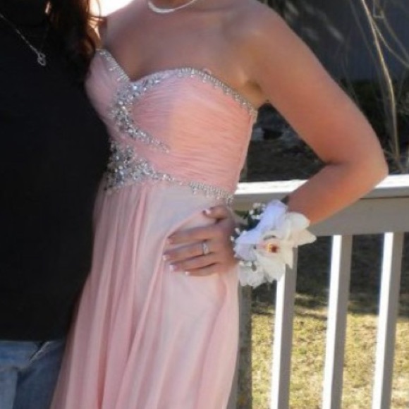 PROM DRESS💄👠 - Picture 3 of 4