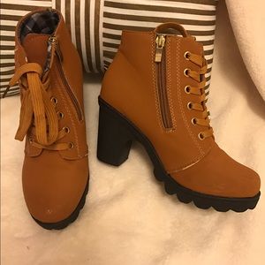 ❗️SOLD on VINTED‼️📛📦💰Brow Lace up heels boots