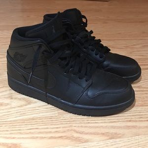 Men's Black Jordan 1. In Great Condition!!!!