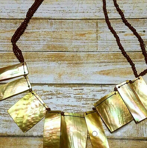 Roblyn Designs Jewelry - ROBLYN DESIGNS EXQUISITE NATURAL SHELL NECKLACE