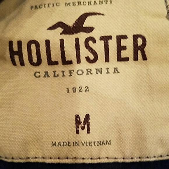 Hollister T Shirt . Medium - Picture 2 of 3
