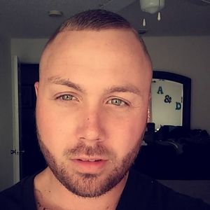 Meet your Posher, Dustin