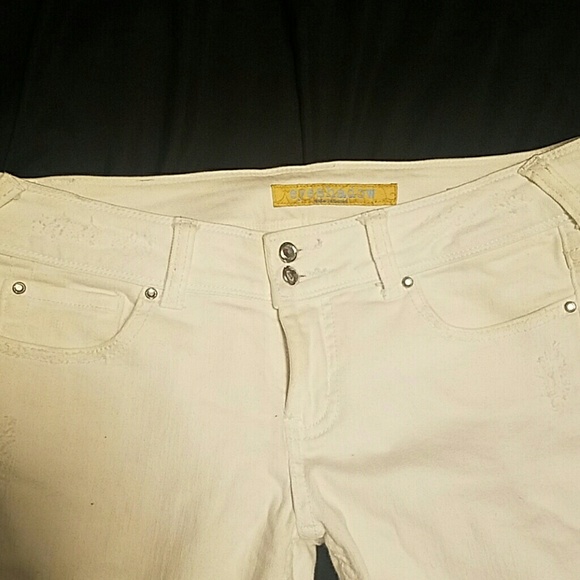Go to Mercari  White slightly distressed jeans - Picture 4 of 4