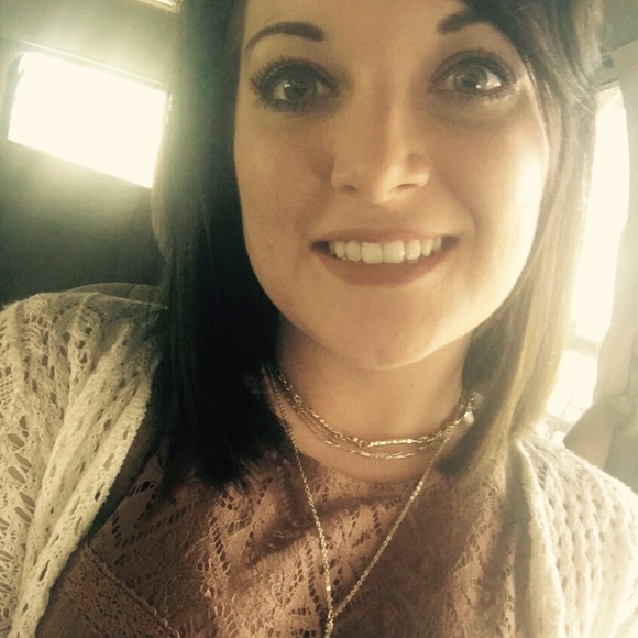 Meet your Posher, Amber - Picture 2 of 3