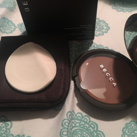 Becca Perfect Skin Mineral Powder Foundation