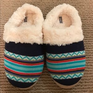Aerie slippers (NWOT)