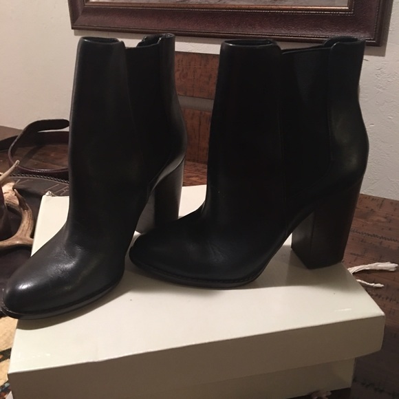 Banana Republic short boots