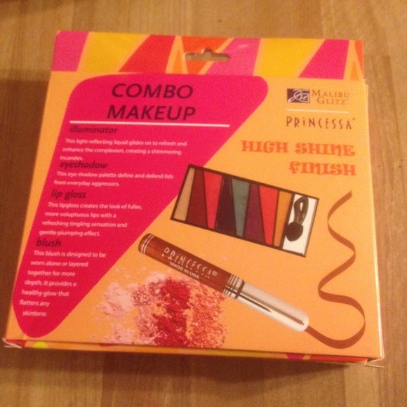 Combo makeup - Picture 2 of 3