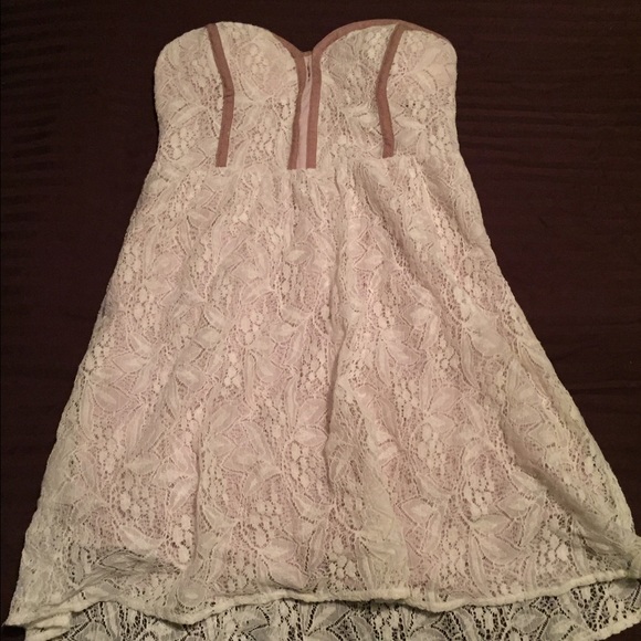 Strapless white lace dress. - Picture 1 of 3