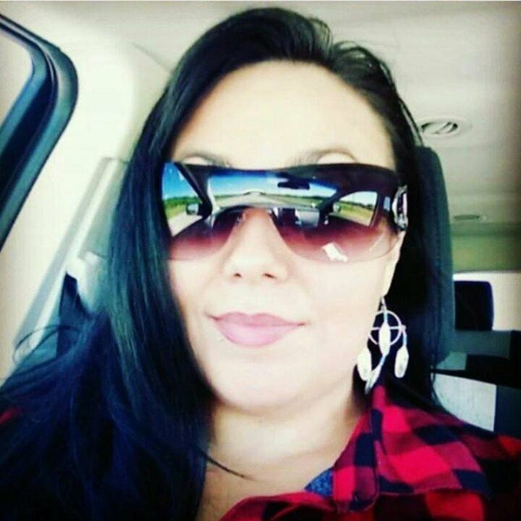 Meet your Posher, Jenn - Picture 1 of 1