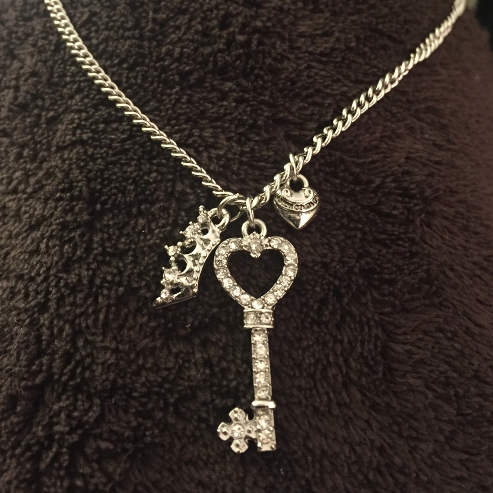 Gorgeous Juicy Couture necklace
