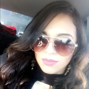 Meet your Posher, Celina