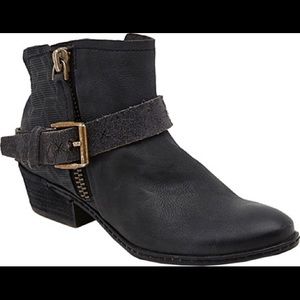 I just wore once but they are too big for me.