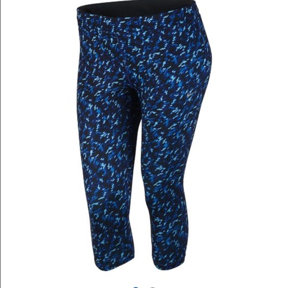 Nike Running Plus Dri-FIT Essential Crop Pants