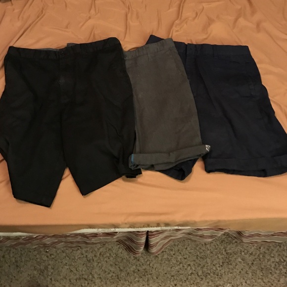 Men's shorts size 32 izod and industrial brand