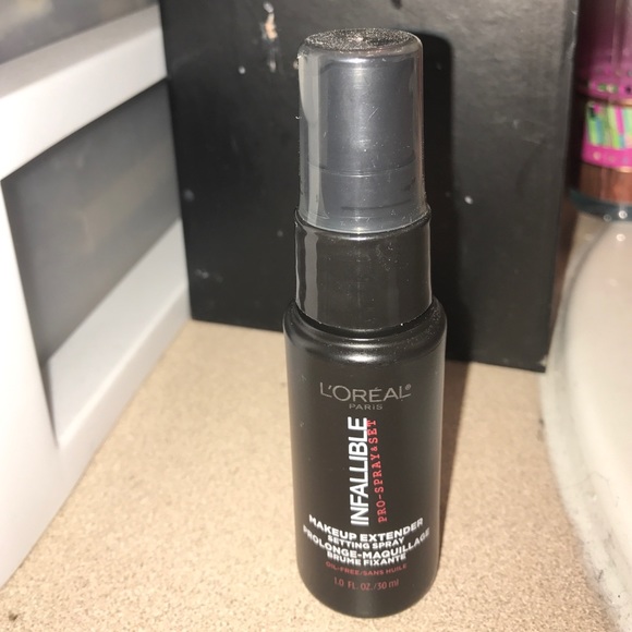 Makeup extender setting spray
