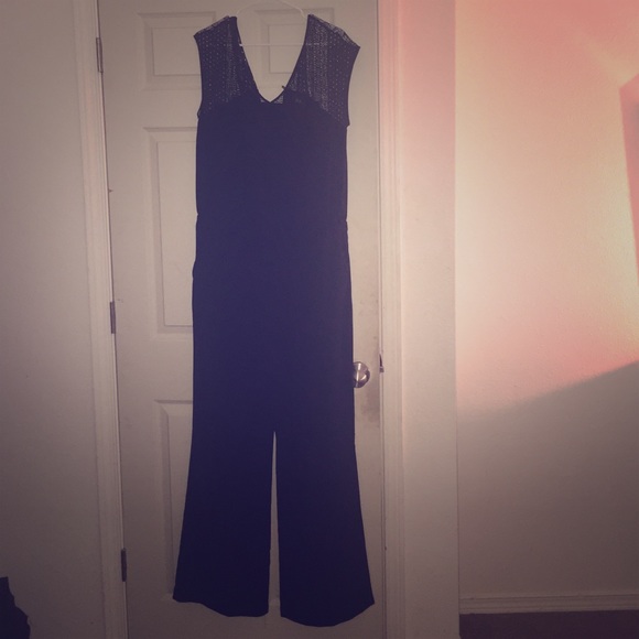 Be Curvy and Sexy in this Beautiful Jumpsuit - Picture 1 of 3