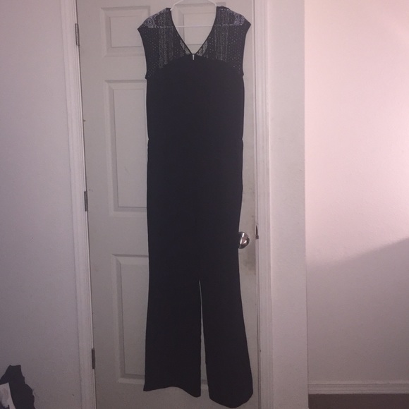 Be Curvy and Sexy in this Beautiful Jumpsuit - Picture 3 of 3