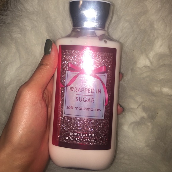 "Wrapped in sugar" body lotion by Bath&BodyWorks - Picture 1 of 1