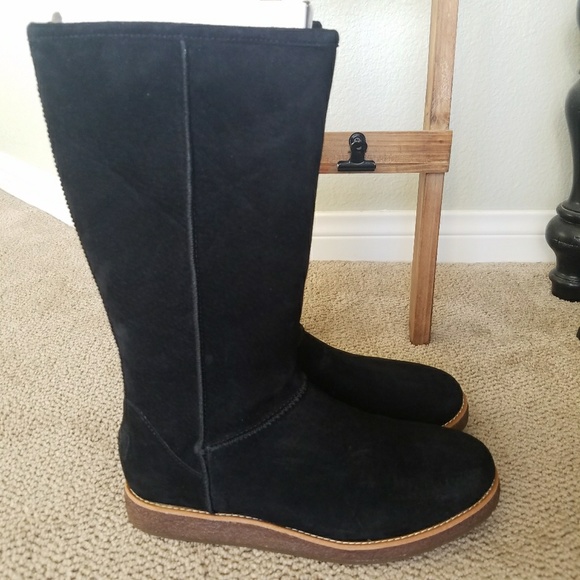 Rue UGG suede woman's boot - Picture 2 of 8