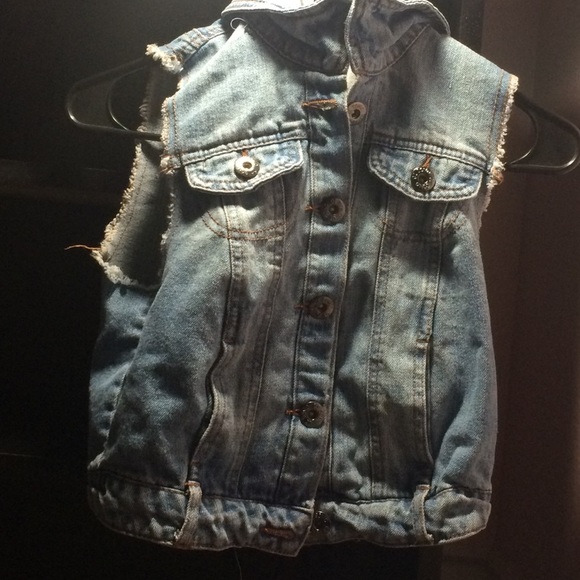 Sleeveless jean jacket - Picture 1 of 4
