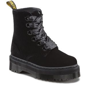 Velvet black boots! A silk black ribbon as laces!