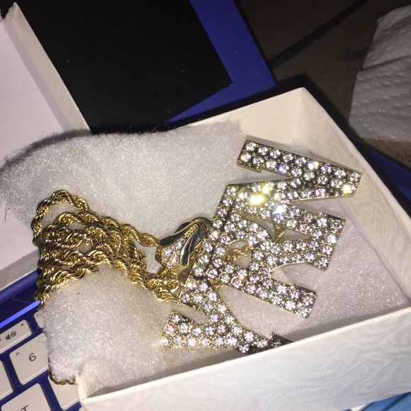 Gold YRN chain - Picture 2 of 4