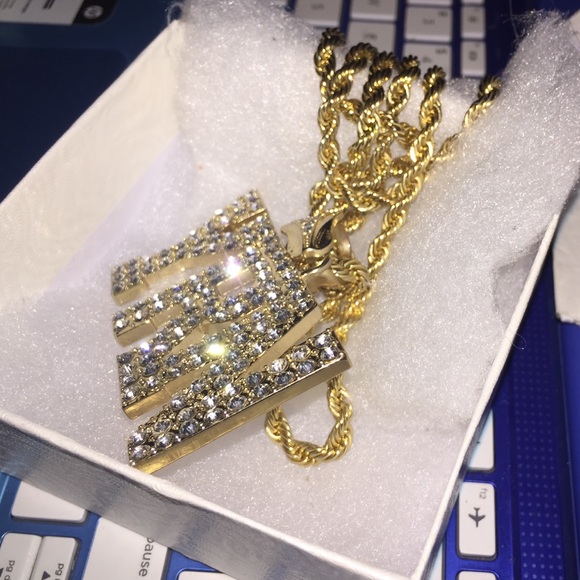 Gold YRN chain - Picture 3 of 4