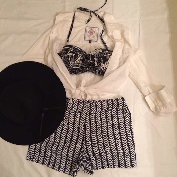 Kenar Black and White Shorts