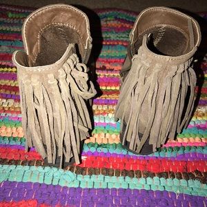 never warn brown fringe booties