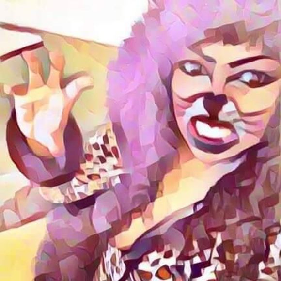 Meet your Posher, Mona