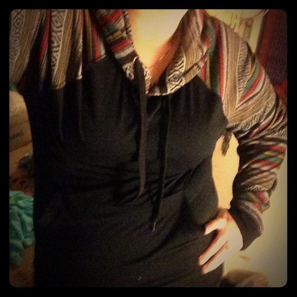 Very cute Aztec pattern hoodie - Picture 3 of 4