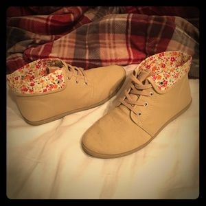 Super cute tan colored shoes with floral print