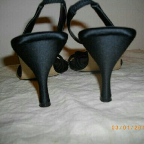 Anne Klein AK Black Sandals -- Final Price - Picture 3 of 4