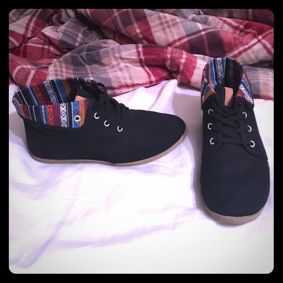 Adorable black bootie shoes with Aztec print