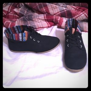 Adorable black bootie shoes with Aztec print