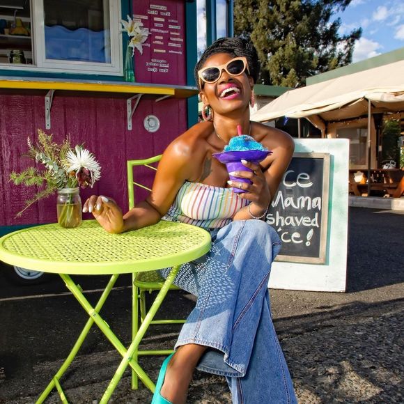 Meet your Posher, Saquàlla