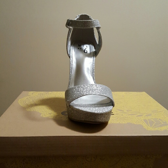 Wore once. On my wedding day for about 2 hours - Picture 1 of 3