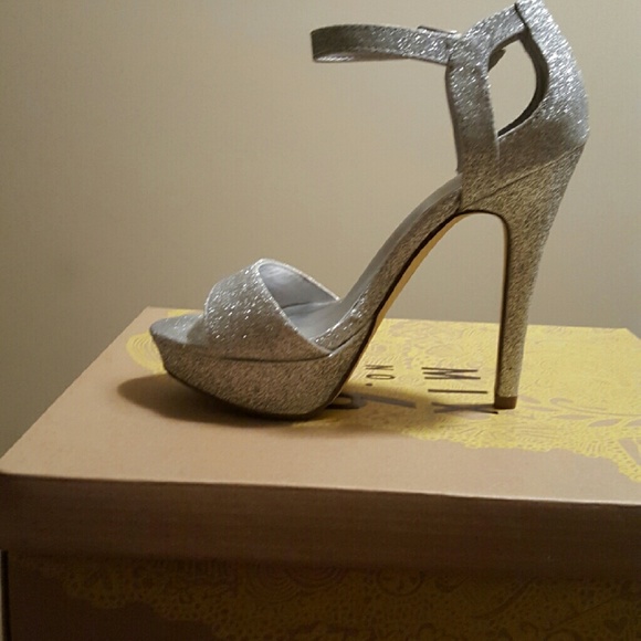 Wore once. On my wedding day for about 2 hours - Picture 2 of 3