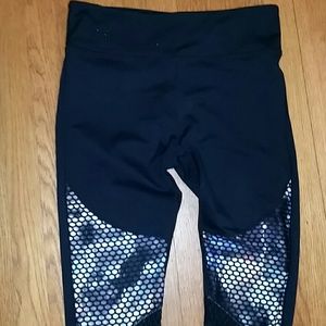 Fabletics Capri pants sz M, mesh cutouts R2S!!