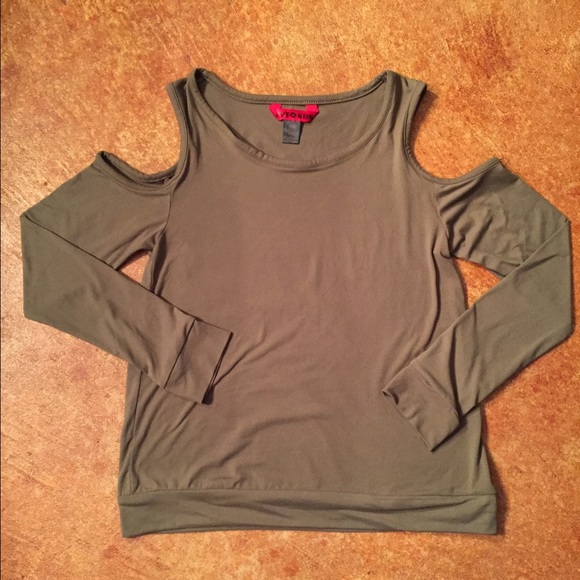 Cold shoulder top